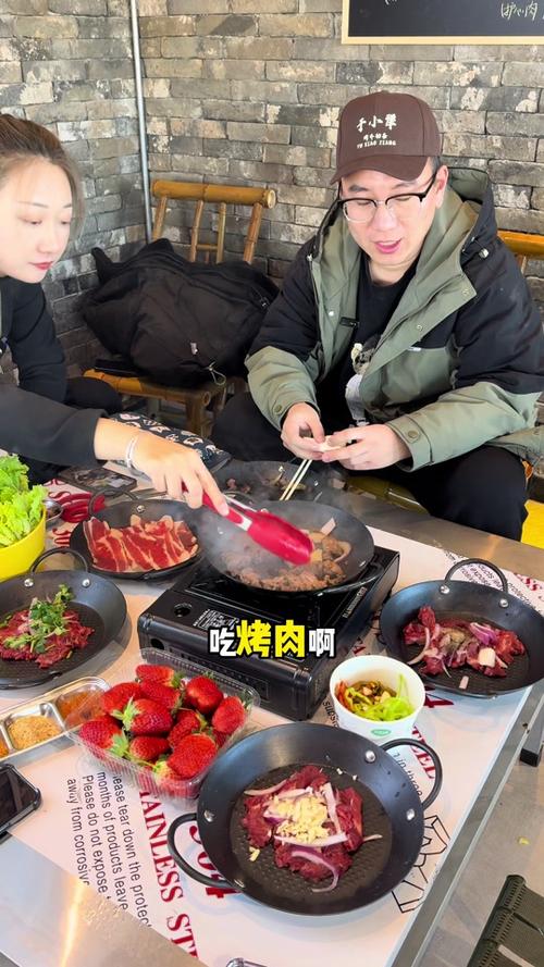 抖音三兄弟吃自助烤肉_三兄弟吃播