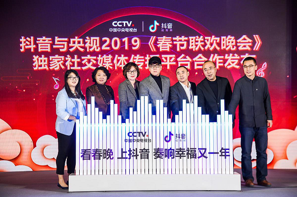 抖音300万粉丝收益业务,抖音已成为当今最热门的社交媒体平台之一,拥有庞大的用户群体和巨大的商业价值。随着抖音的普及,越来越多的人开始在抖音上积累粉丝,并通过自己的创意和内容赚取收益。本文将详细介绍抖音300万粉丝收益业务,包括收入来源、如何增加粉丝数量以及行业趋势等方面,旨在帮助读者更好地了解抖音粉丝经济背后的商业模式和运营策略。!