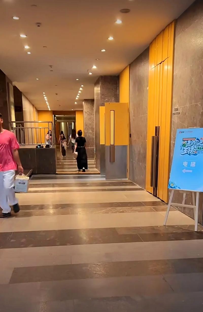 抖音快手直播作品人气榜,抖音快手直播作品人气榜——探讨直播流行的背后因素!